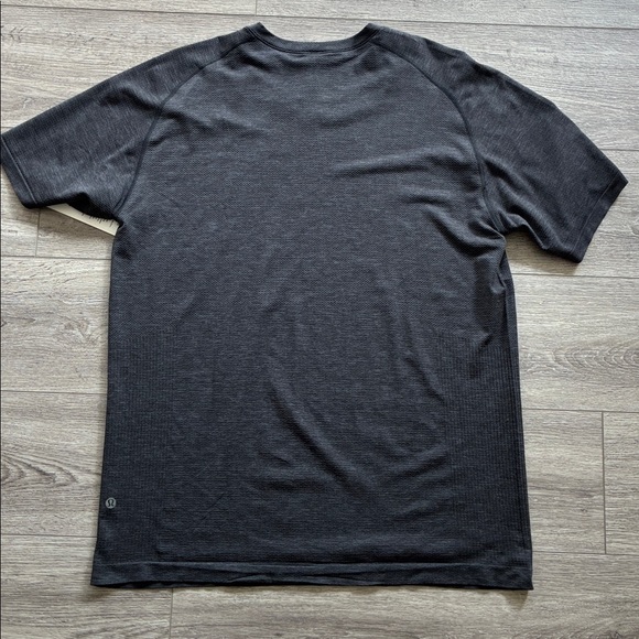 NWT Lululemon men’s metal vent tech 
T-shirt size XL - Picture 5 of 6
